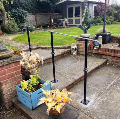 short-handrail